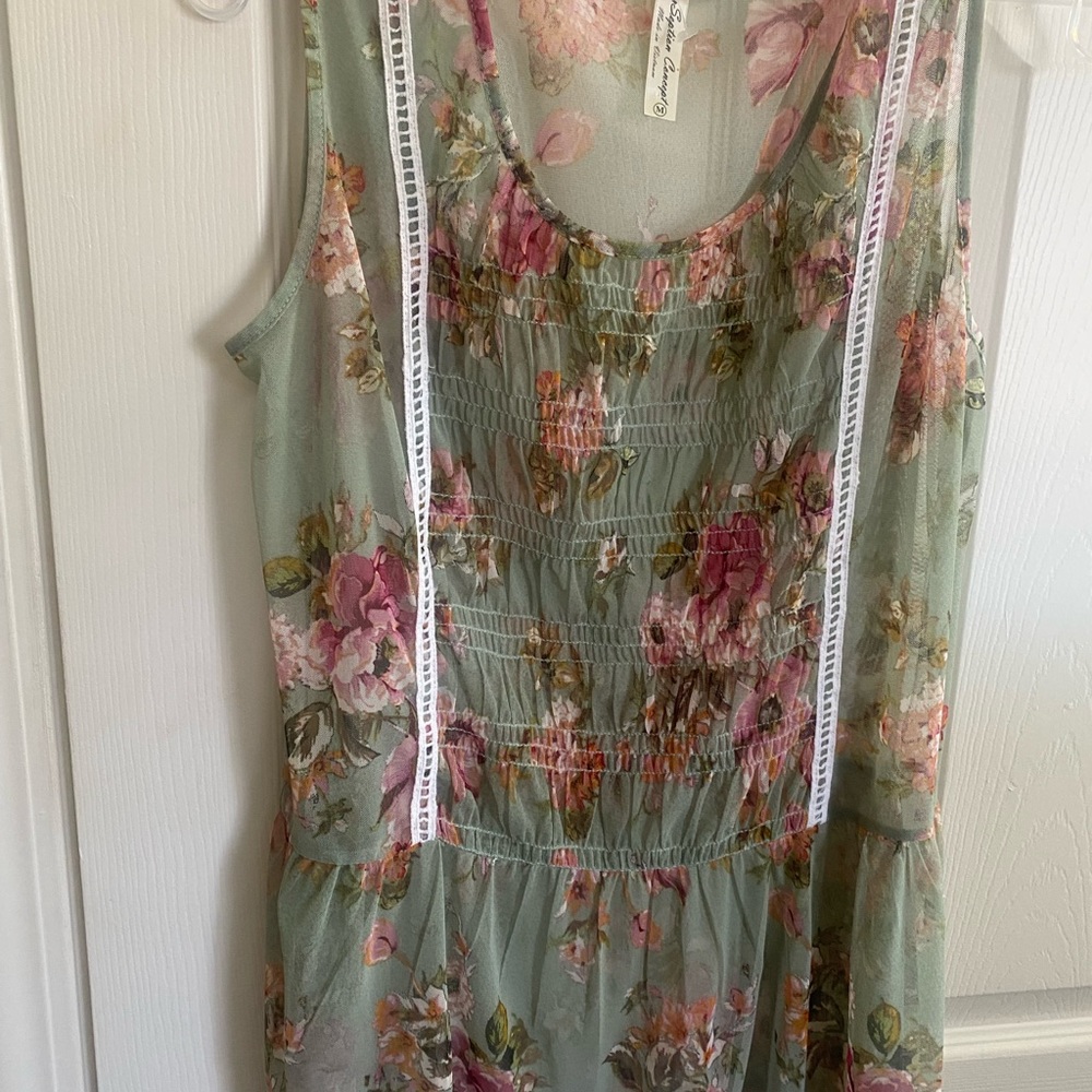 Beautiful summer blouse . Size medium.